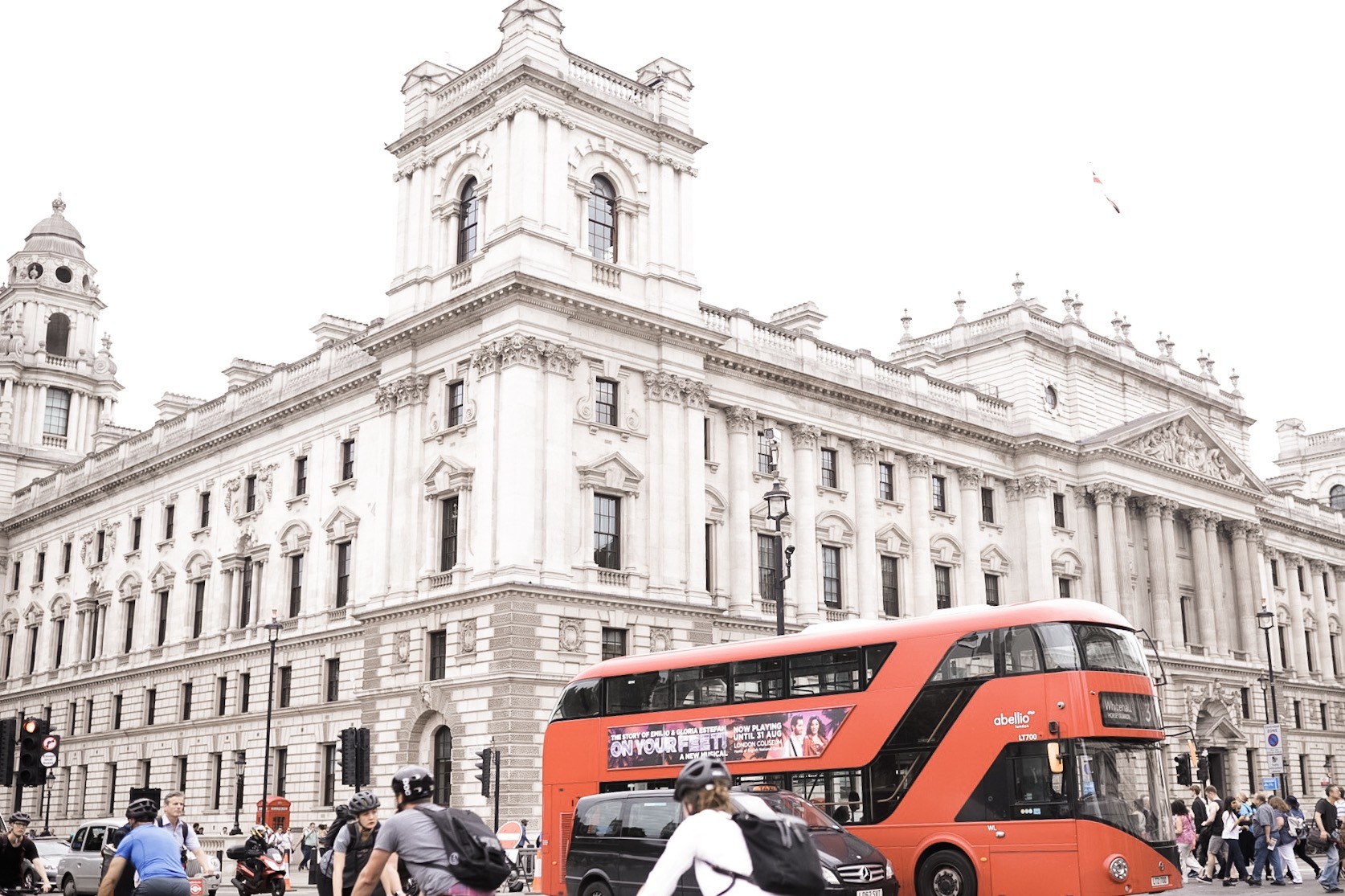 How to Explore London like a Local Tour Guide Places to See Thames River Parliament Westminister Abbey Big Ben London Eye Faiza Inam Travels SincerelyHumble 2