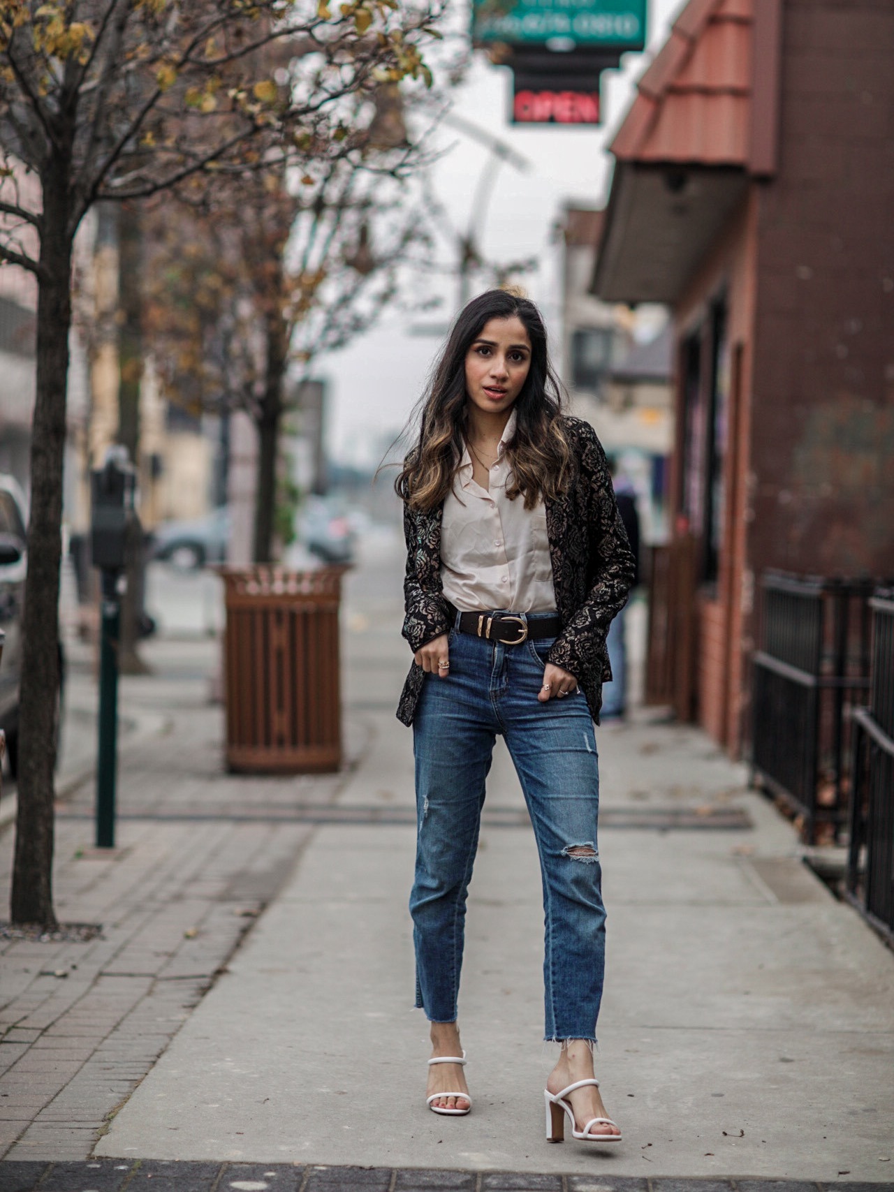What to Wear at Thanksgiving Family Dinner blazer and jeans Faiza Inam 1